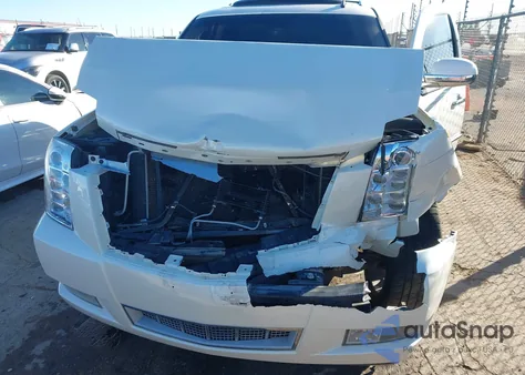 2013 Cadillac Escalade Platinum Edition z USA, uszkodzony, nr VIN 1GYS3DEFXDR104575